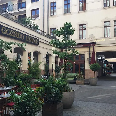 아파트 Lia's In Gozsdu And Free Parking *