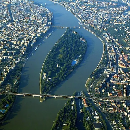 Lia's In Gozsdu And Free Parking