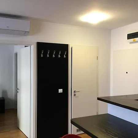 Apartment Lia's In Gozsdu And Free Parking Budapest